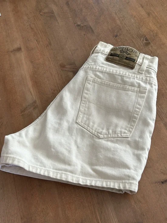 Vintage 90’s Jordache Cream High-Waist Denim Shorts - Picture 11 of 12